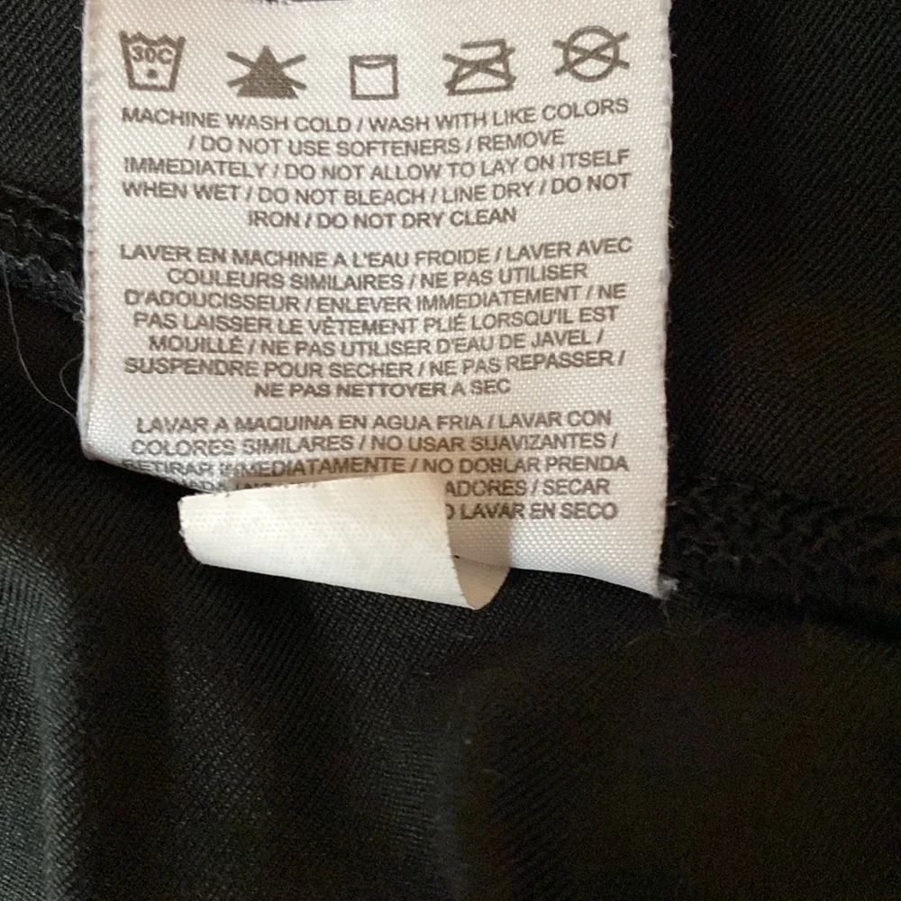 Nike capris. Inseam approximately 18/19”. Size S C